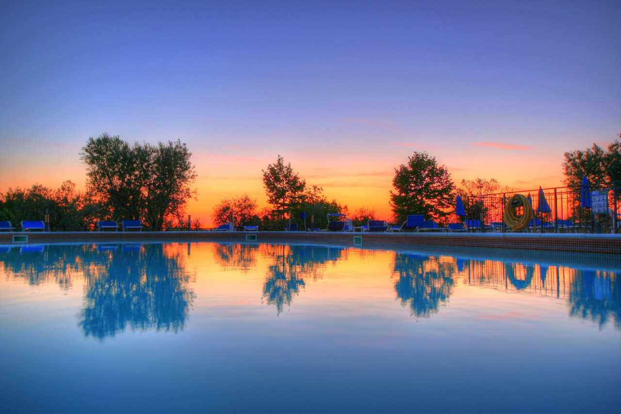 piscina dell'albergo a Volterra